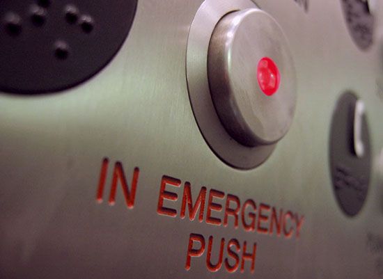 emergency-button-thang-may